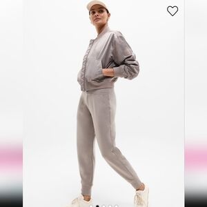 NWT Athleta Coaster Luxe High Rise Jogger In XS